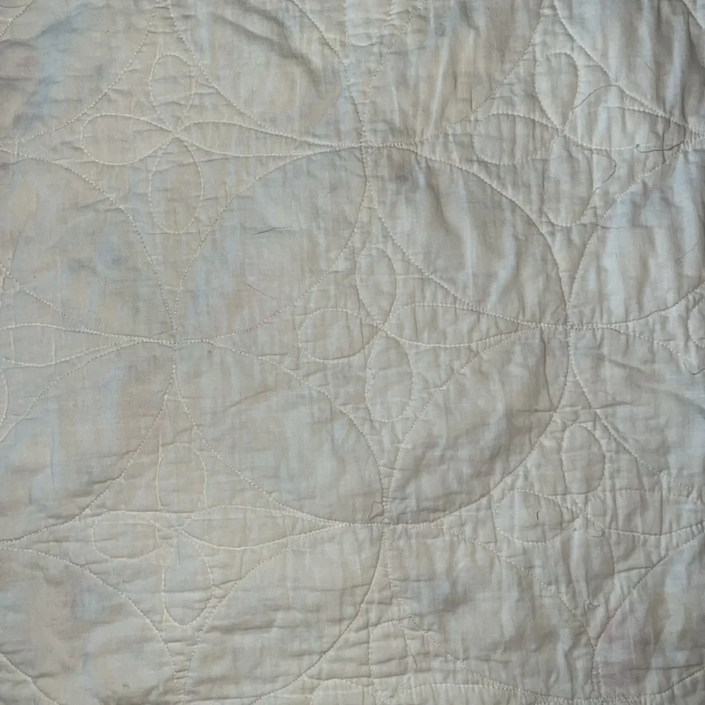 Gorgeous Antique wedding ring quilt 70” x 76”